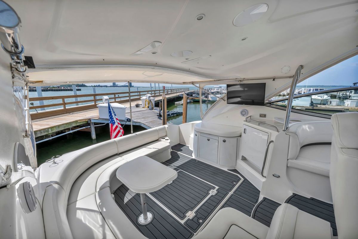 2007 Cruisers Yachts 52 