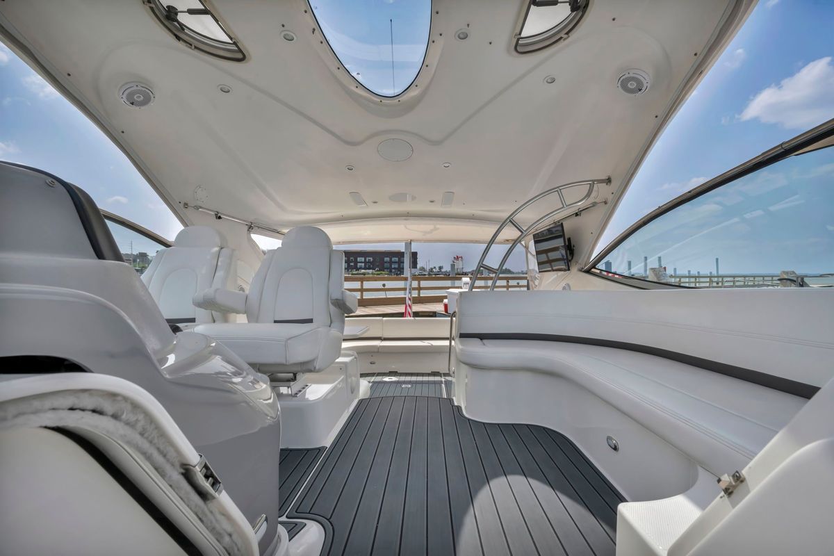 2007 Cruisers Yachts 52 
