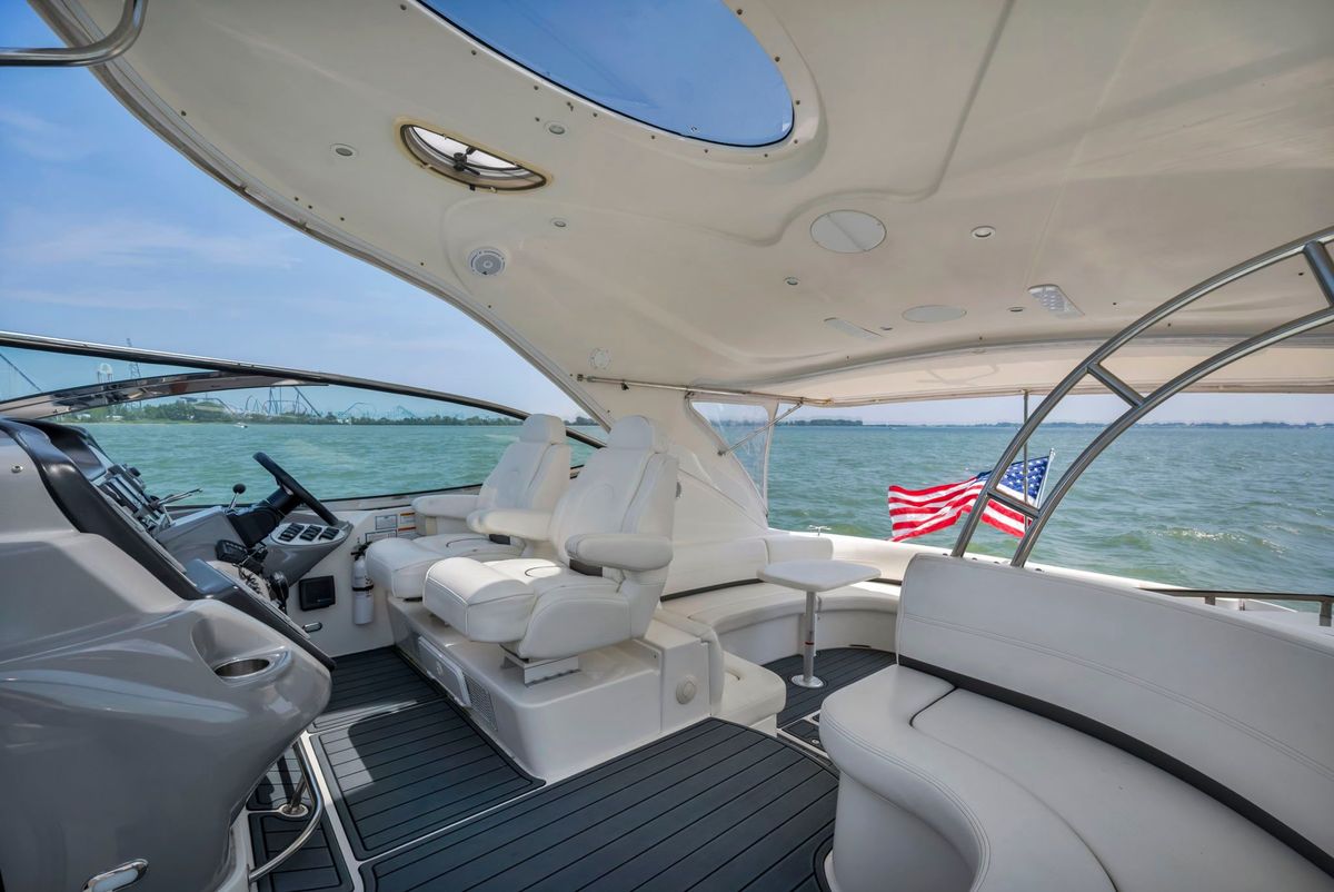 2007 Cruisers Yachts 52 
