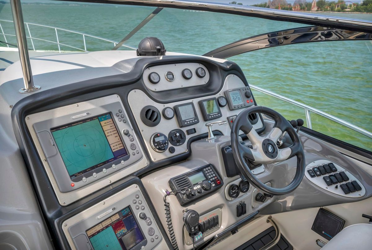 2007 Cruisers Yachts 52 