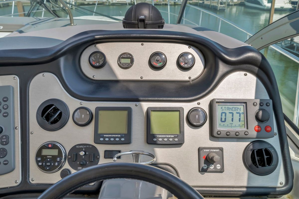 2007 Cruisers Yachts 52 