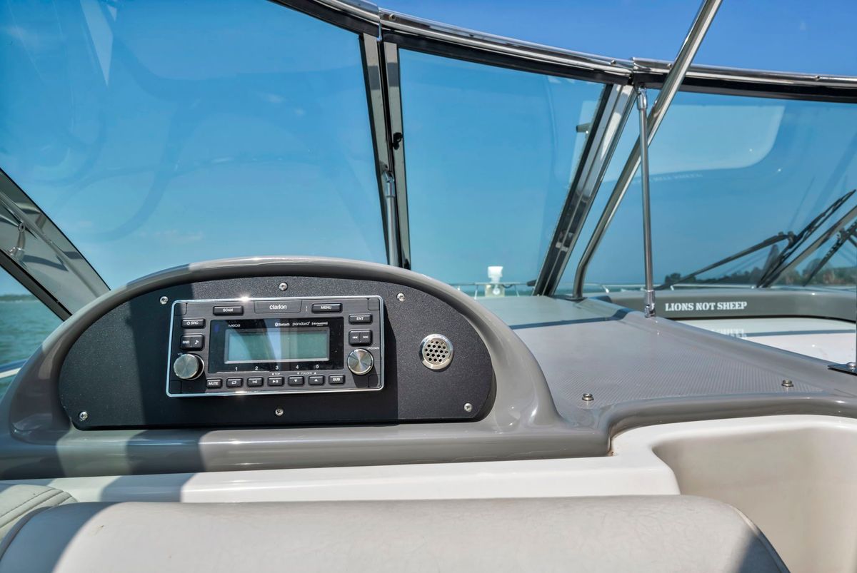 2007 Cruisers Yachts 52 