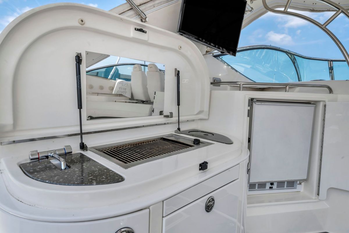 2007 Cruisers Yachts 52 