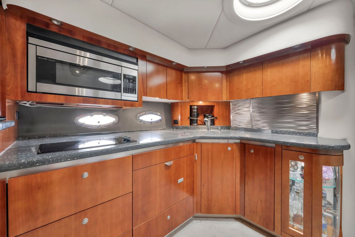 2007 Cruisers Yachts 52 