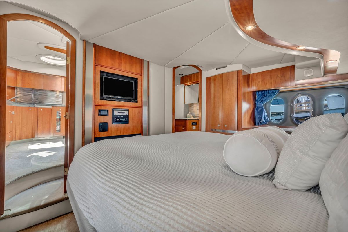 2007 Cruisers Yachts 52 