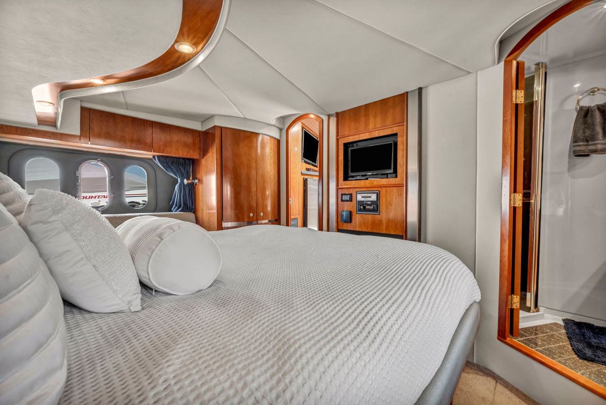 2007 Cruisers Yachts 52 