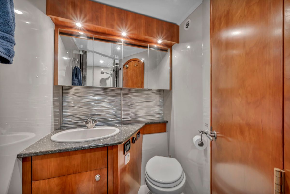 2007 Cruisers Yachts 52 