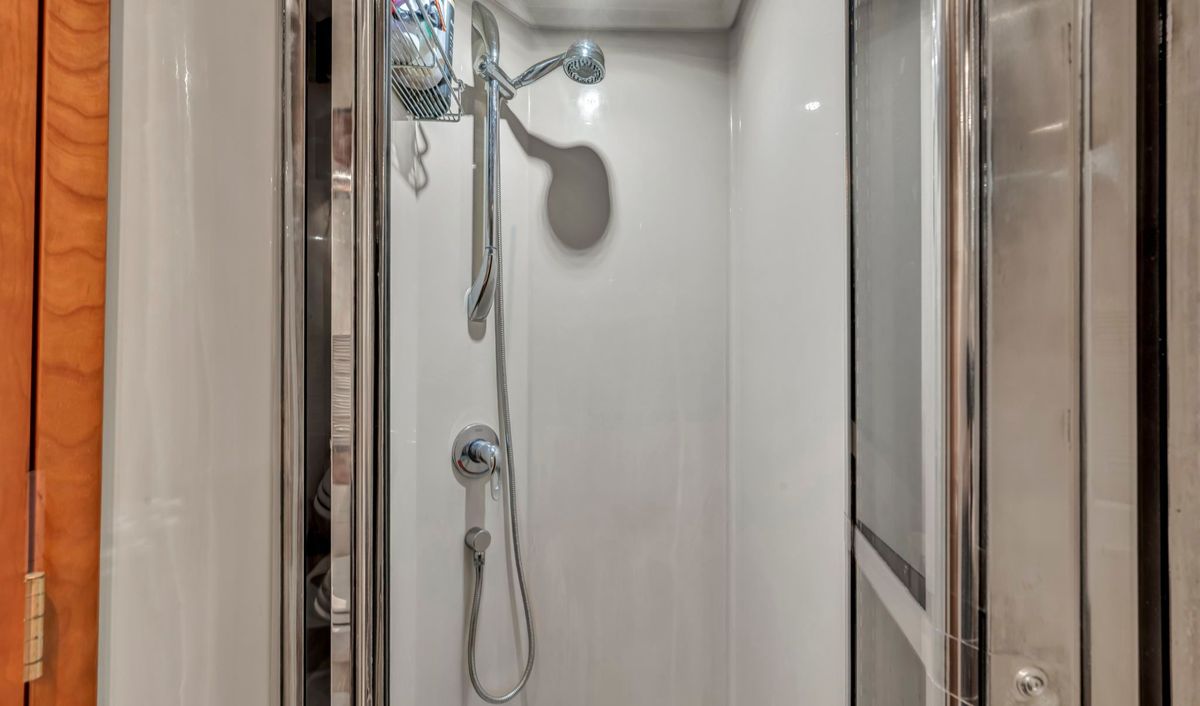 2007 Cruisers Yachts 52 