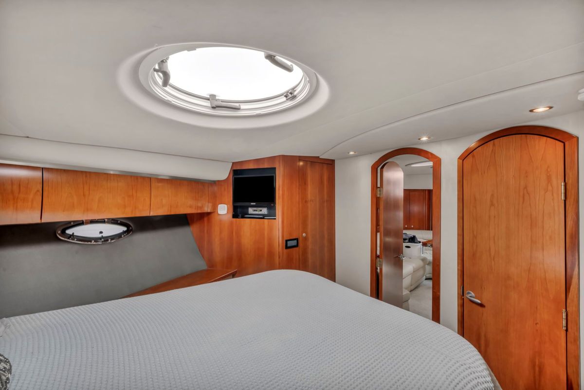 2007 Cruisers Yachts 52 