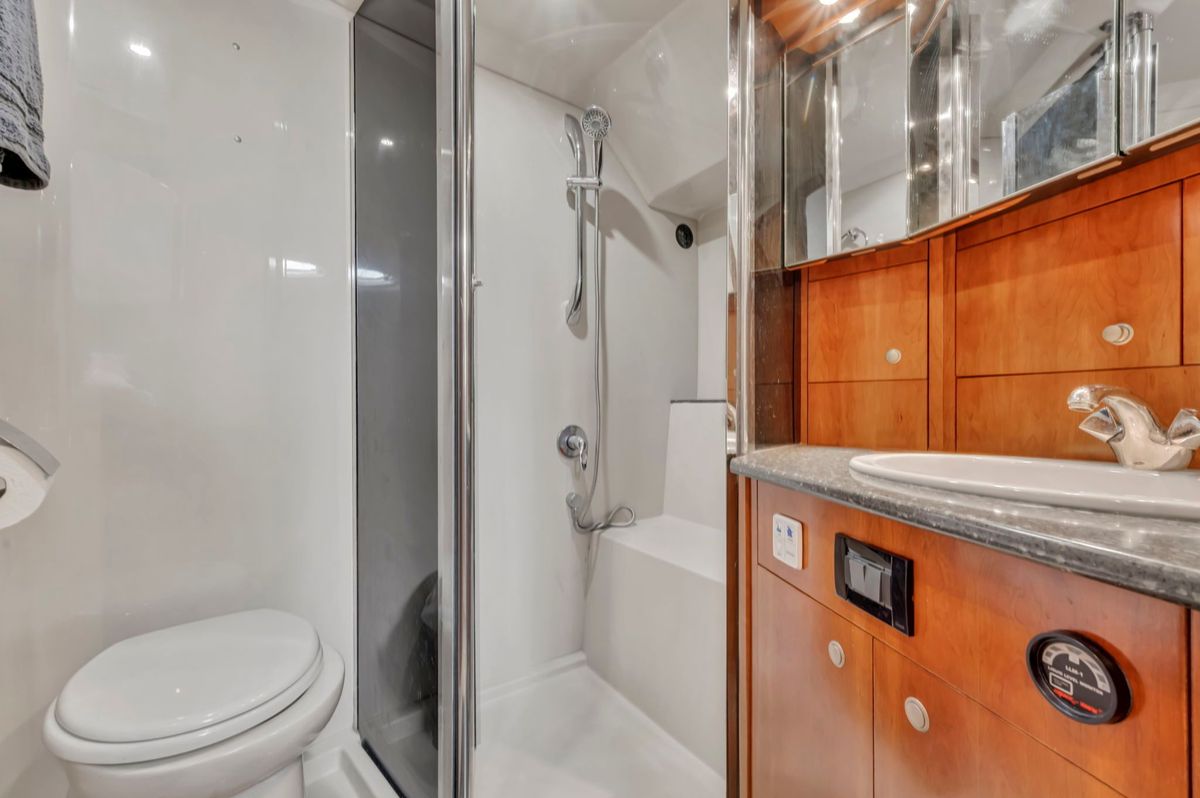 2007 Cruisers Yachts 52 