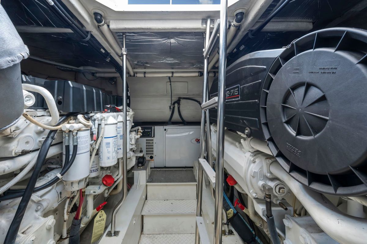2007 Cruisers Yachts 52 