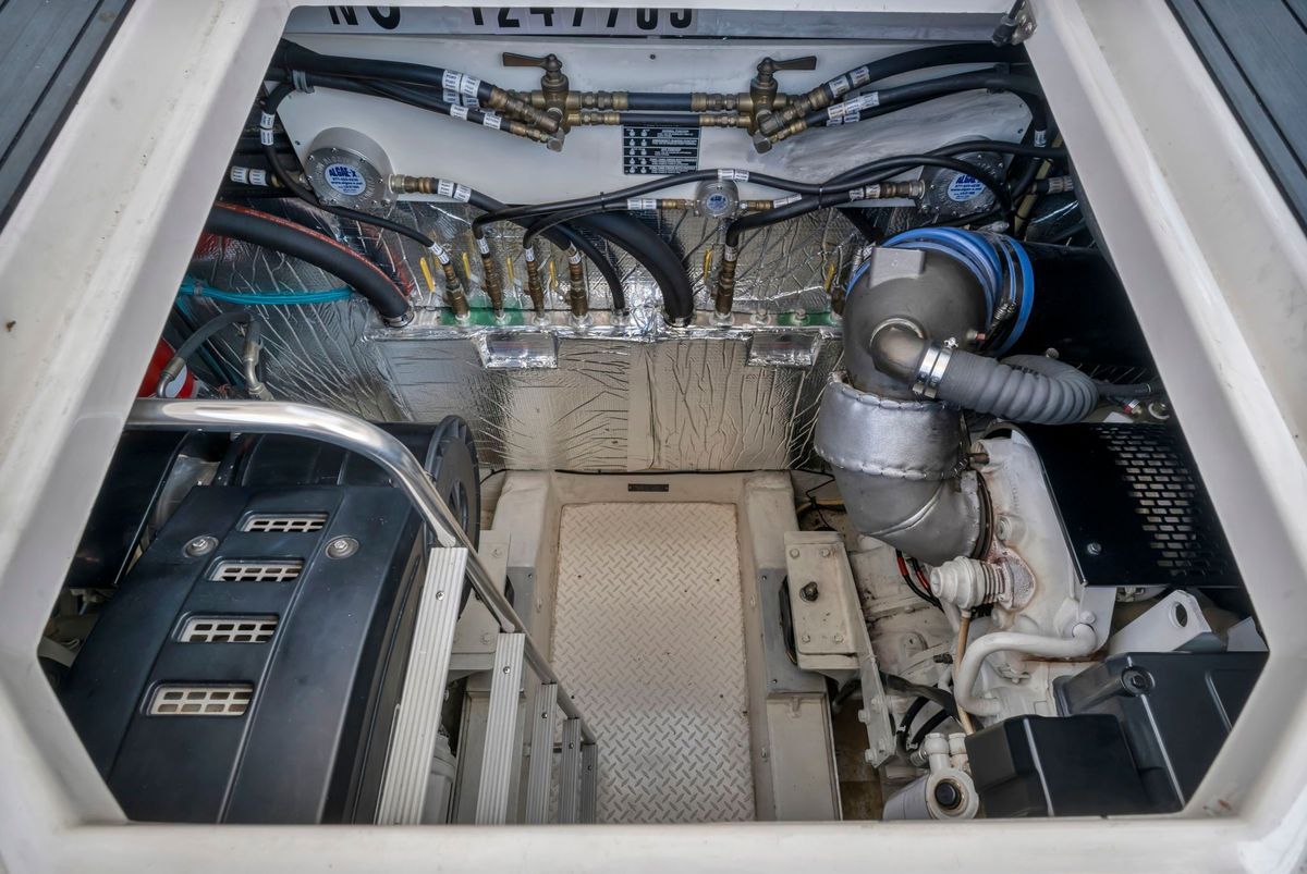 2007 Cruisers Yachts 52 