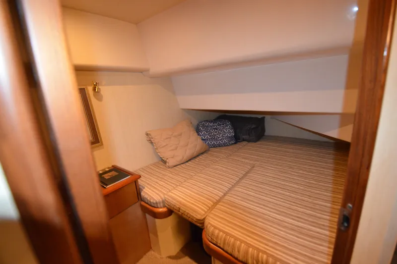 Rock & Roll Yacht Photos Pics Guest stateroom berth