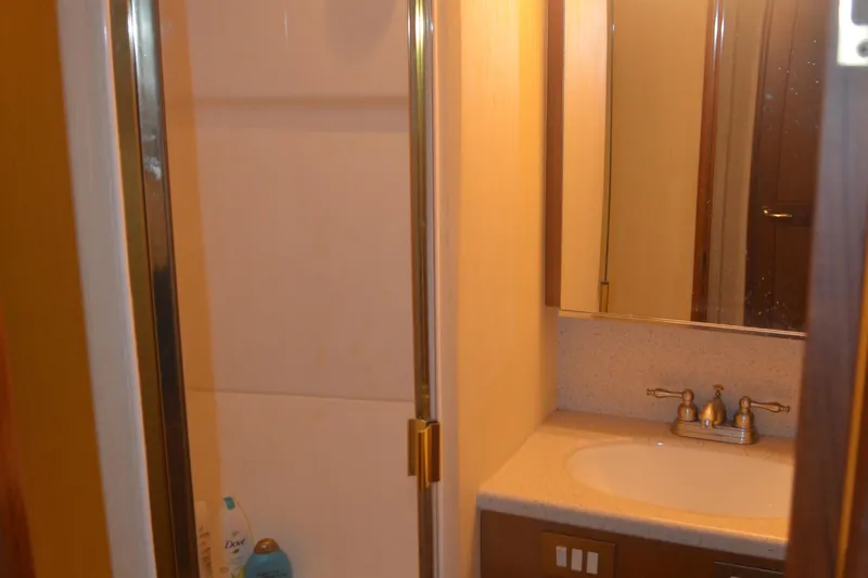 Rock & Roll Yacht Photos Pics Master head sink