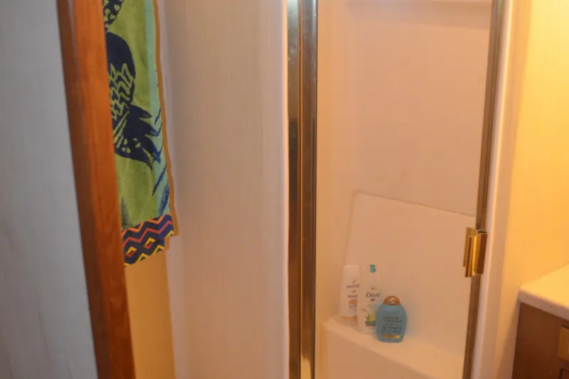 Rock & Roll Yacht Photos Pics Master shower