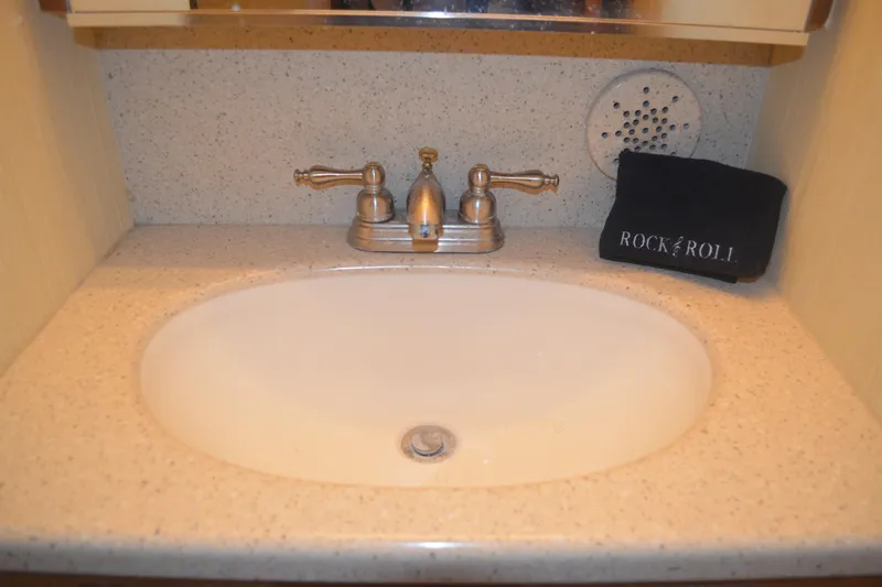 Rock & Roll Yacht Photos Pics Master head sink