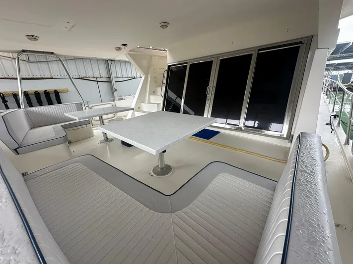 Daddy's Ju-al Yacht Photos Pics 1996 President 655 Flybridge Cockpit MY yacht interior with seating and table.