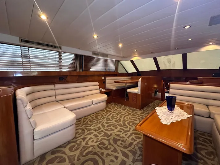 Daddy's Ju-al Yacht Photos Pics Luxurious interior of a 1996 President 655 Flybridge Cockpit MY yacht.