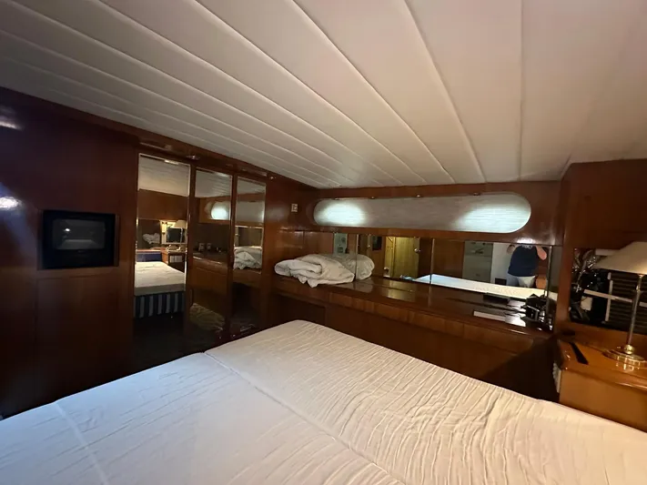 Daddy's Ju-al Yacht Photos Pics 