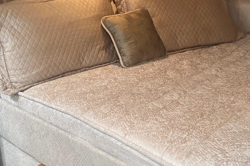  Yacht Photos Pics Luxurious beige bedding with quilted pillows on a Formula 31PC 2012 model.