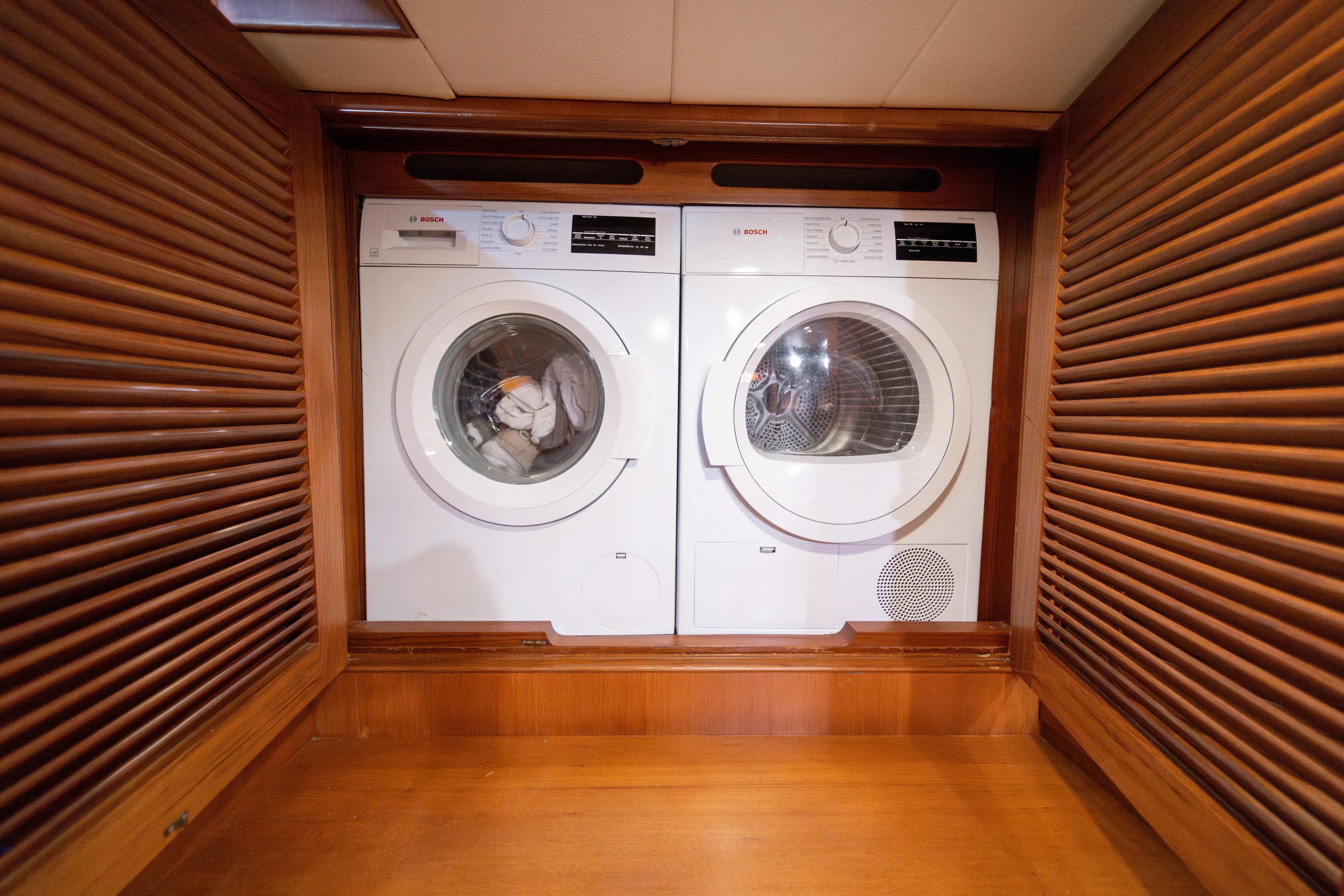 No Time Yacht Photos Pics 