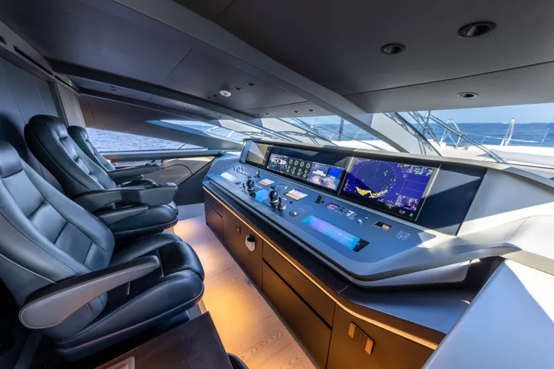 N1 Yacht Photos Pics MANGUSTA 165 REV