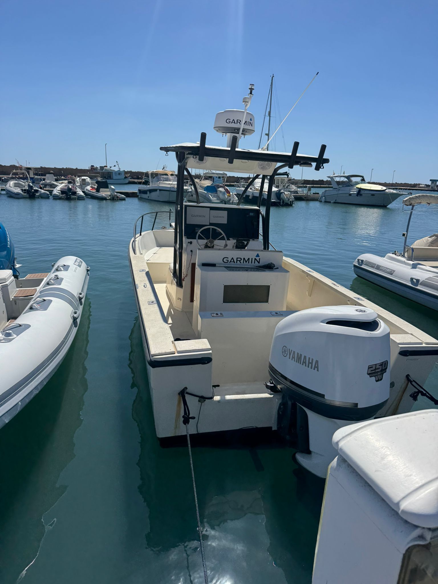 2023 Robalo R230 Center Console