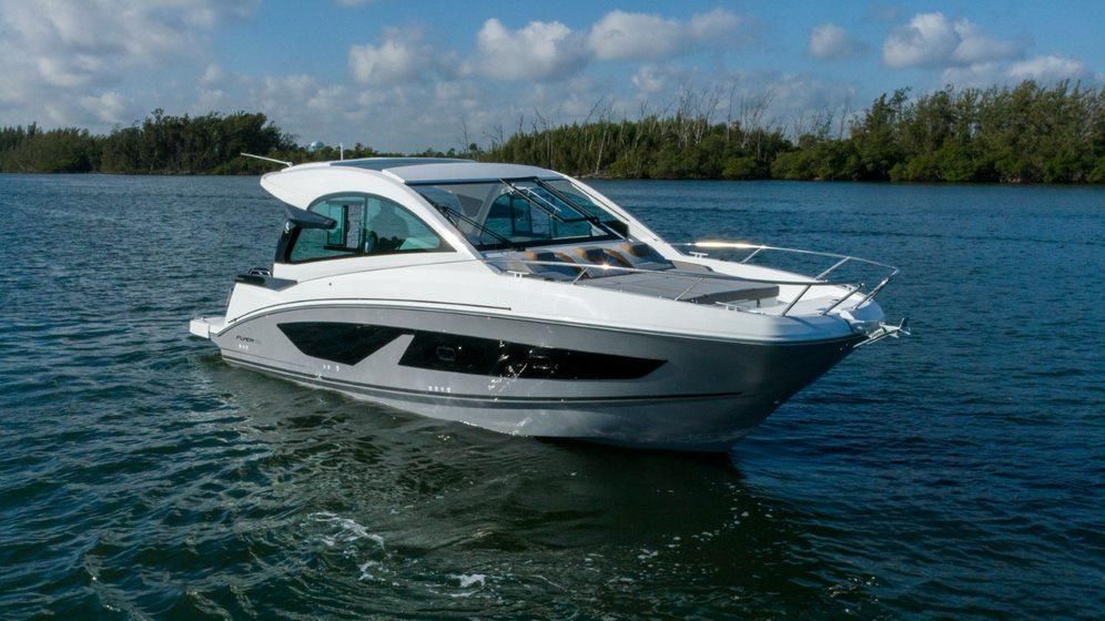 2023 Beneteau Gran Turismo 32 Outboard