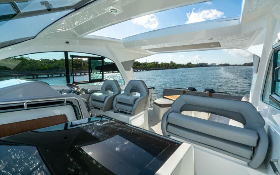 2023 Beneteau Gran Turismo 32 Outboard