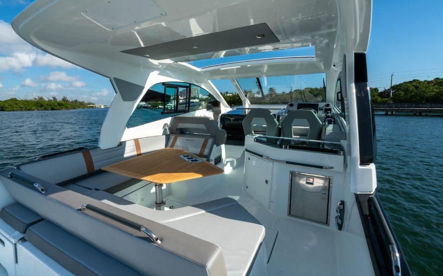 2024 Beneteau Gran Turismo 32 Outboard