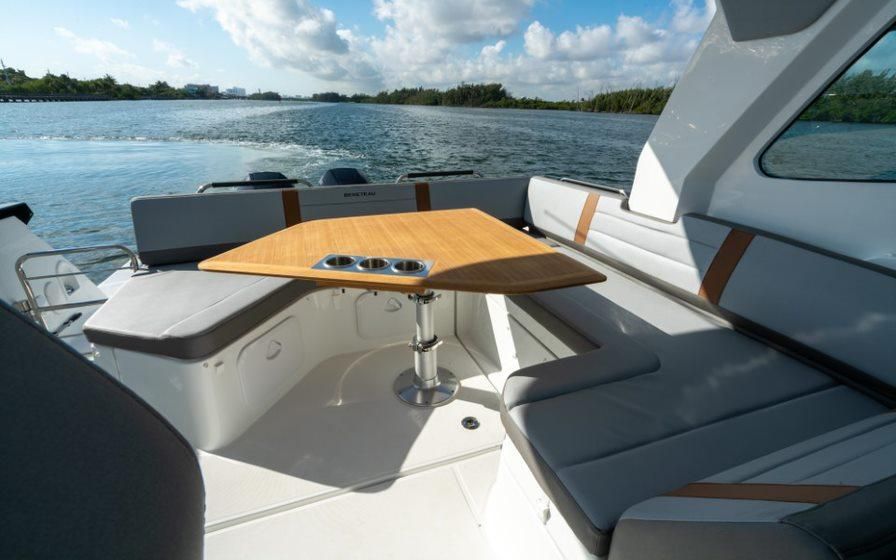 2024 Beneteau Gran Turismo 32 Outboard