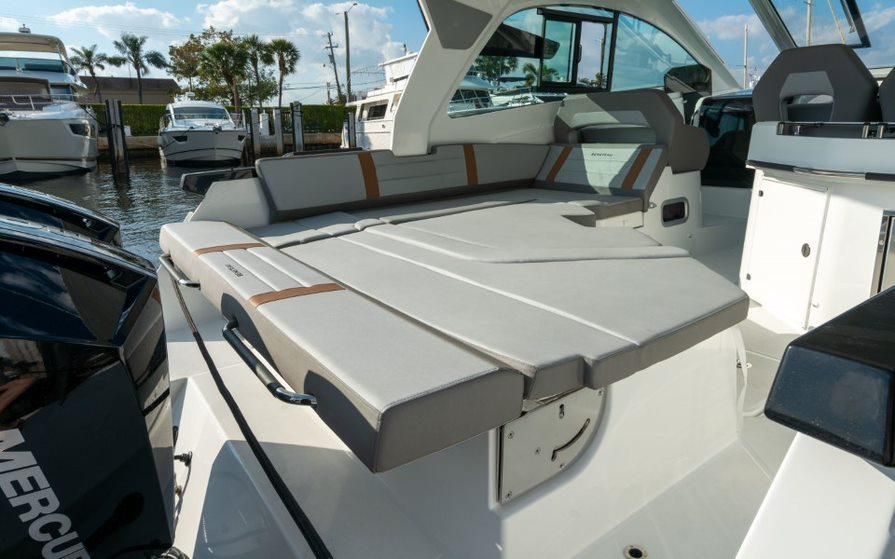 2024 Beneteau Gran Turismo 32 Outboard