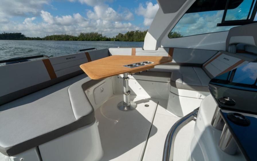 2024 Beneteau Gran Turismo 32 Outboard