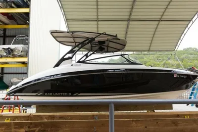 Yamaha Boats 242 Limited S E-Series