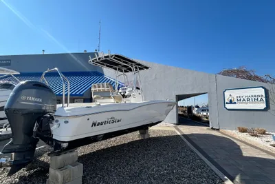 NauticStar 231 Hybrid