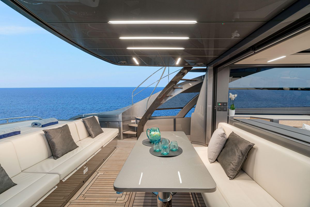 2022 Pershing 83 