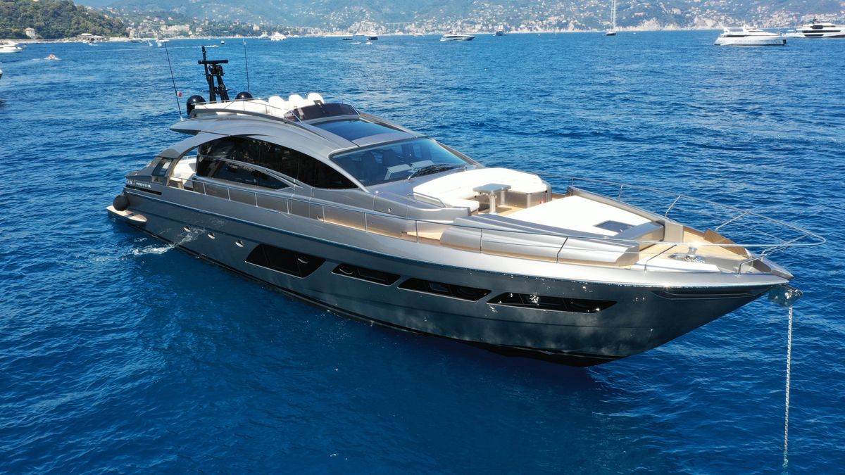 2022 Pershing 83 