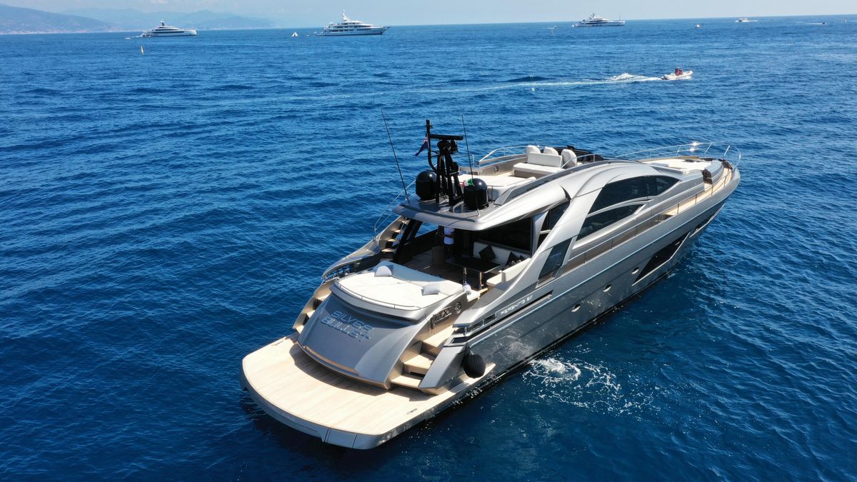2022 Pershing 83 