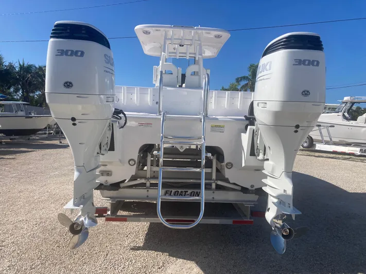  Yacht Photos Pics 2025 Twin Vee 280GFX2 boat with dual Suzuki 300 engines, rear view.