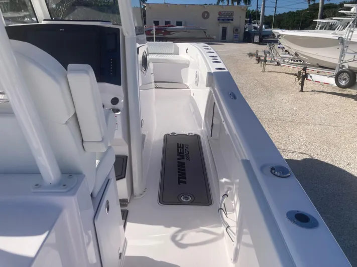  Yacht Photos Pics 2025 Twin Vee 280GFX2 boat interior with sleek white design and modern features.