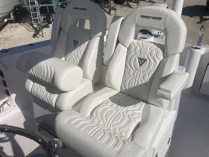  Yacht Photos Pics Luxurious white seats on 2025 Twin Vee 280GFX2 boat, showcasing premium design.