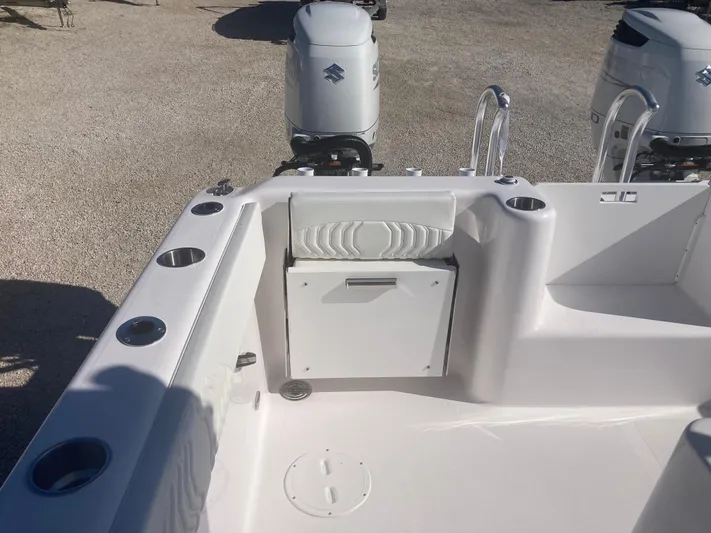  Yacht Photos Pics 2025 Twin Vee 280GFX2 boat interior with dual engines and rod holders.