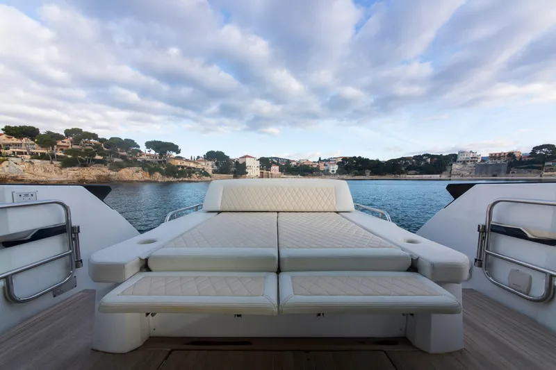 New Trade-in- All Offers & Trades Welcome Yacht Photos Pics Manufacturer Provided Image