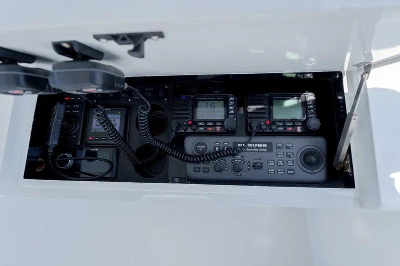 Salemwolf Yacht Photos Pics Garlington 61 C 2000 boat electronics panel with radios and sonar equipment.