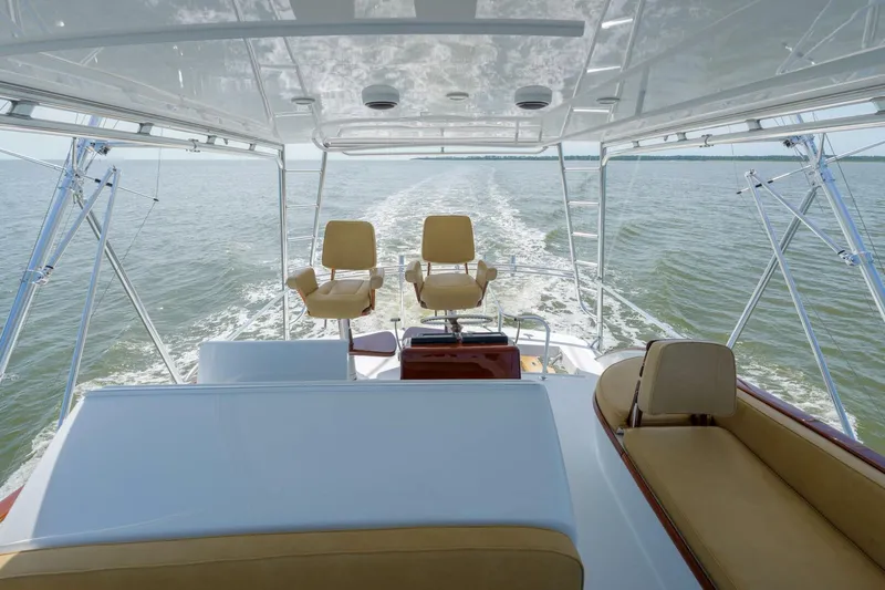 Salemwolf Yacht Photos Pics Luxury Garlington 61 C yacht interior, 2000 model, cruising on open water.