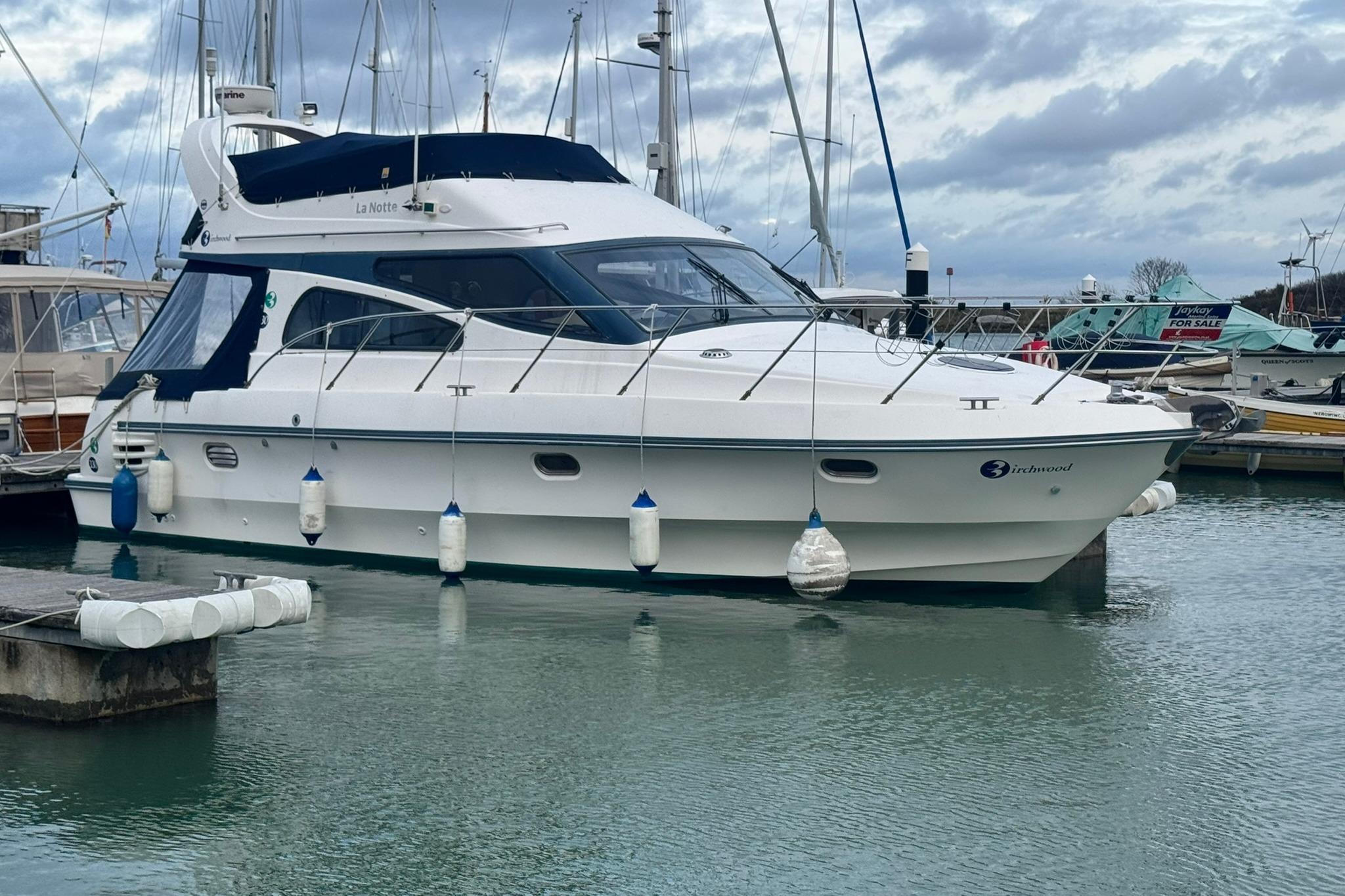 1998 Birchwood 330 Challenger Flybridge