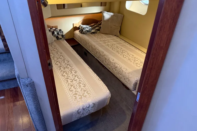 Yacht Photos Pics 2006 Sea Ray 44 Sedan Bridge cabin with twin beds and decorative pillows.