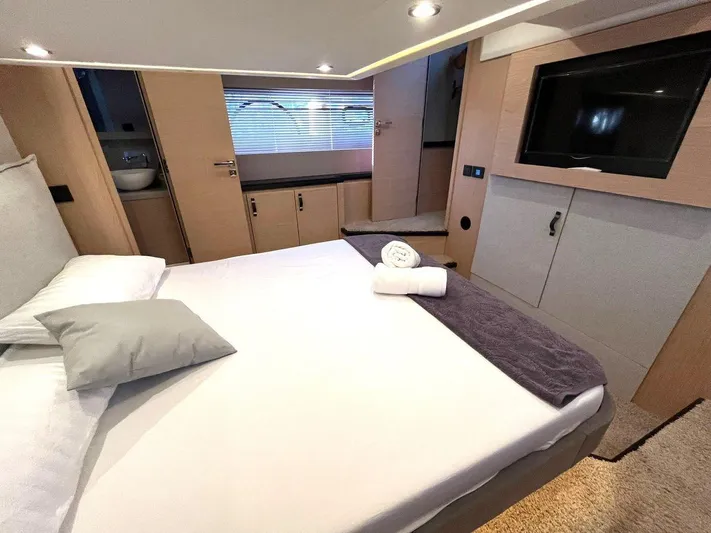 Rialtin Yacht Photos Pics Luxurious bedroom interior of 2022 Beneteau Monte Carlo 52 yacht with modern amenities.