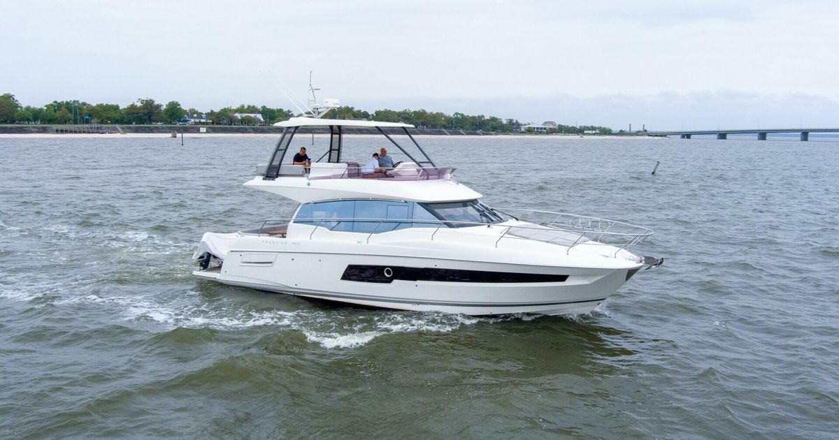 2023 Prestige 46 