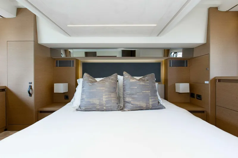 Pass-n-bye Yacht Photos Pics Luxurious bedroom interior of 2023 Prestige 460 Flybridge yacht with modern design.